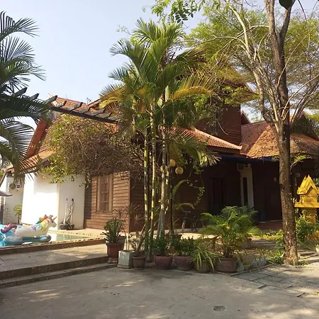 Sojourner House - Whole Villa